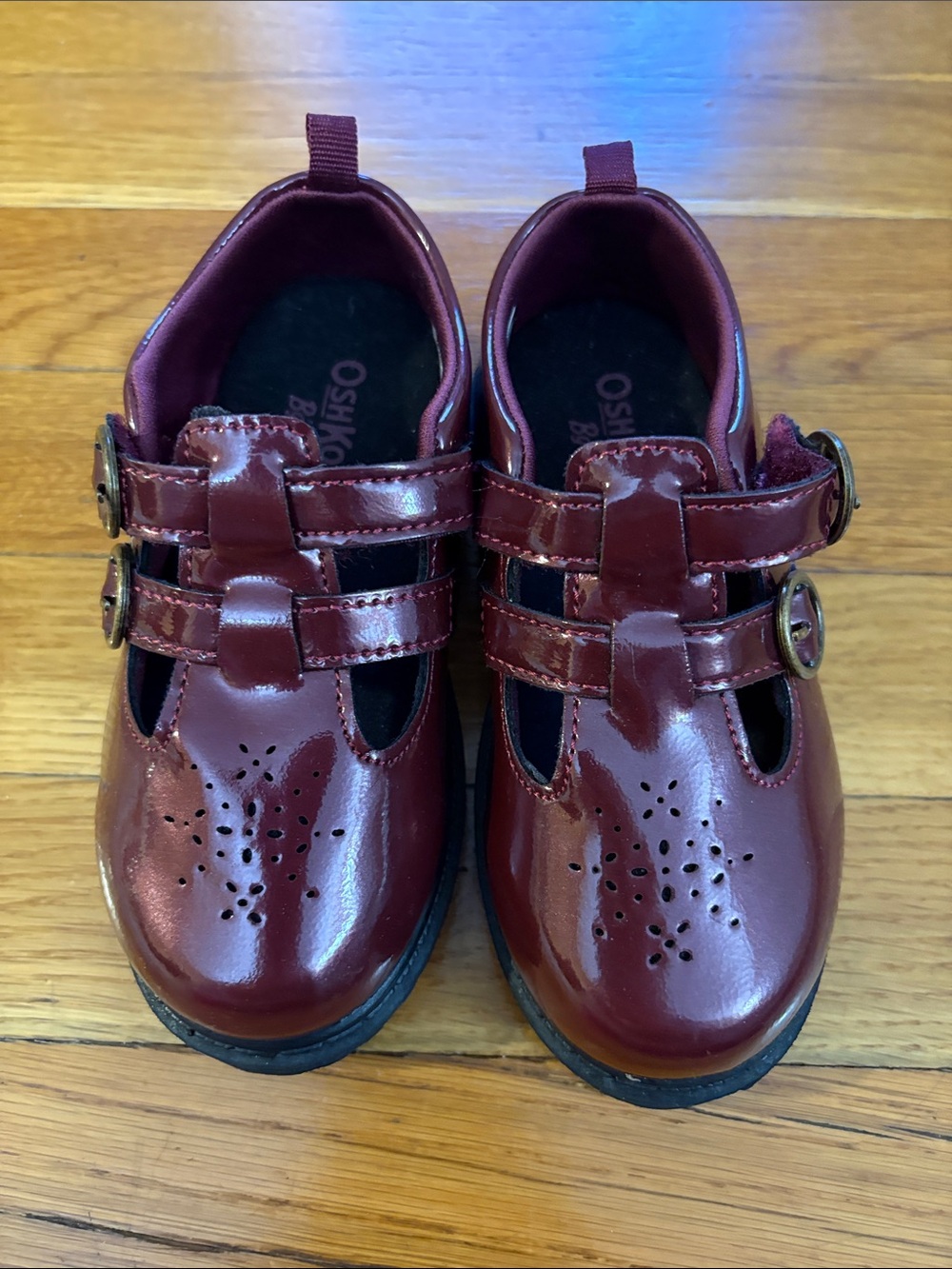 NWOT Oshkosh B’gosh burgundy shoes toddler girl size 9 ,